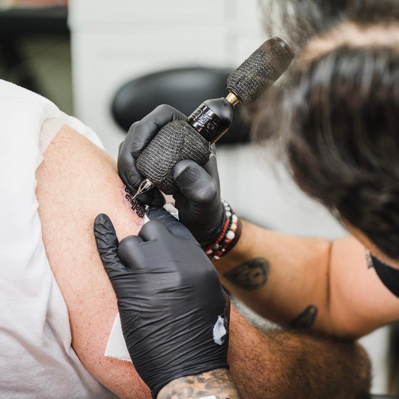 Ephemeral Tattoo. Tatuaż stworzony, żeby zniknąć