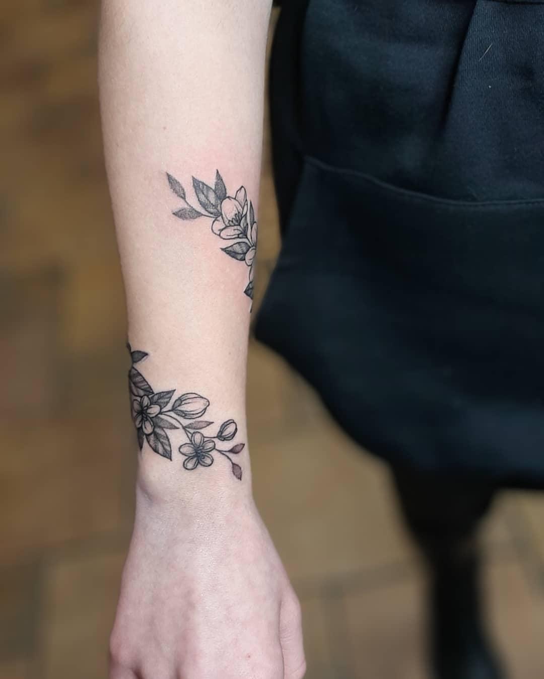 Inksearch tattoo Forsycja_tattoo
