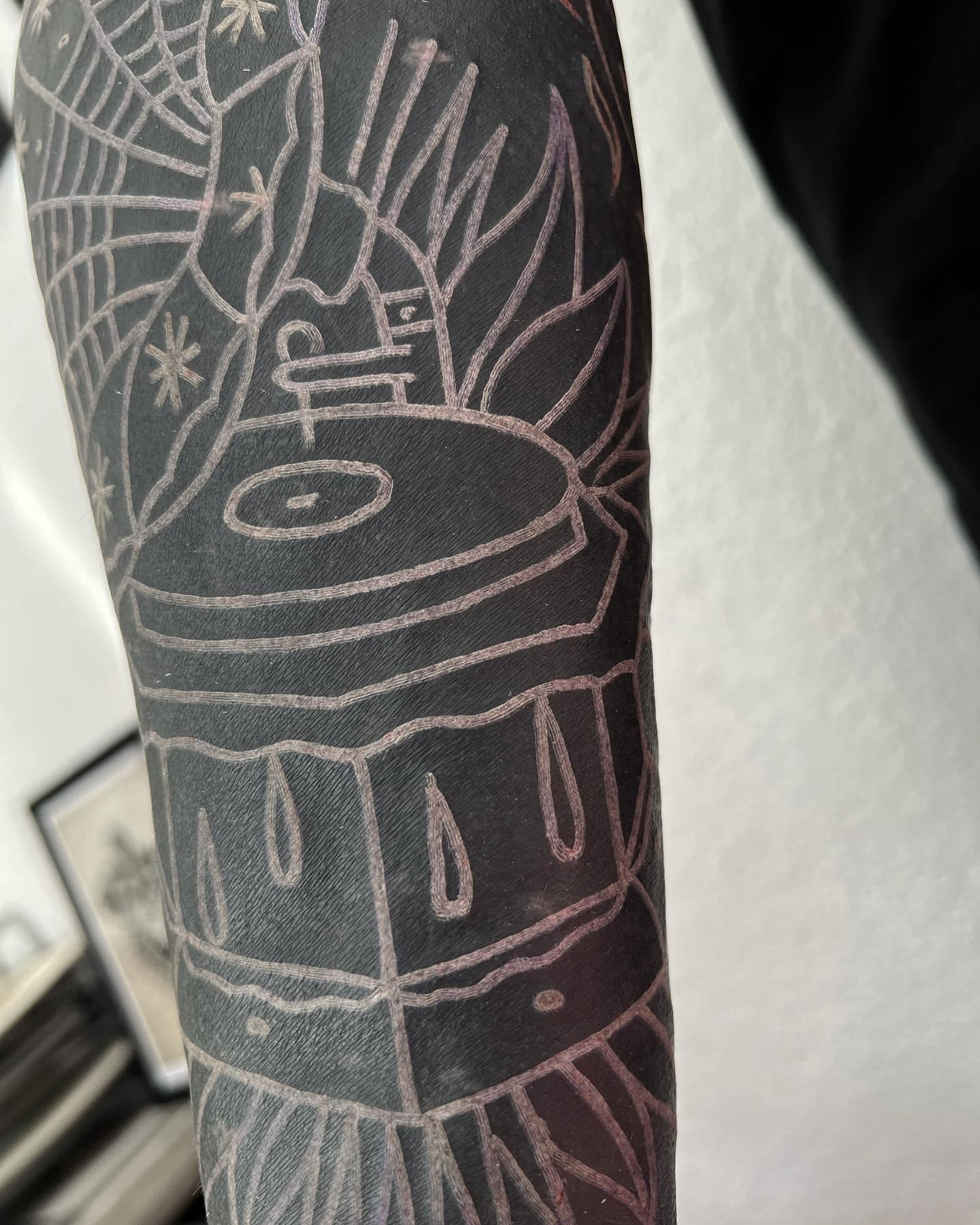 Inksearch tattoo Czarna Igła / Black Needle Tattoos