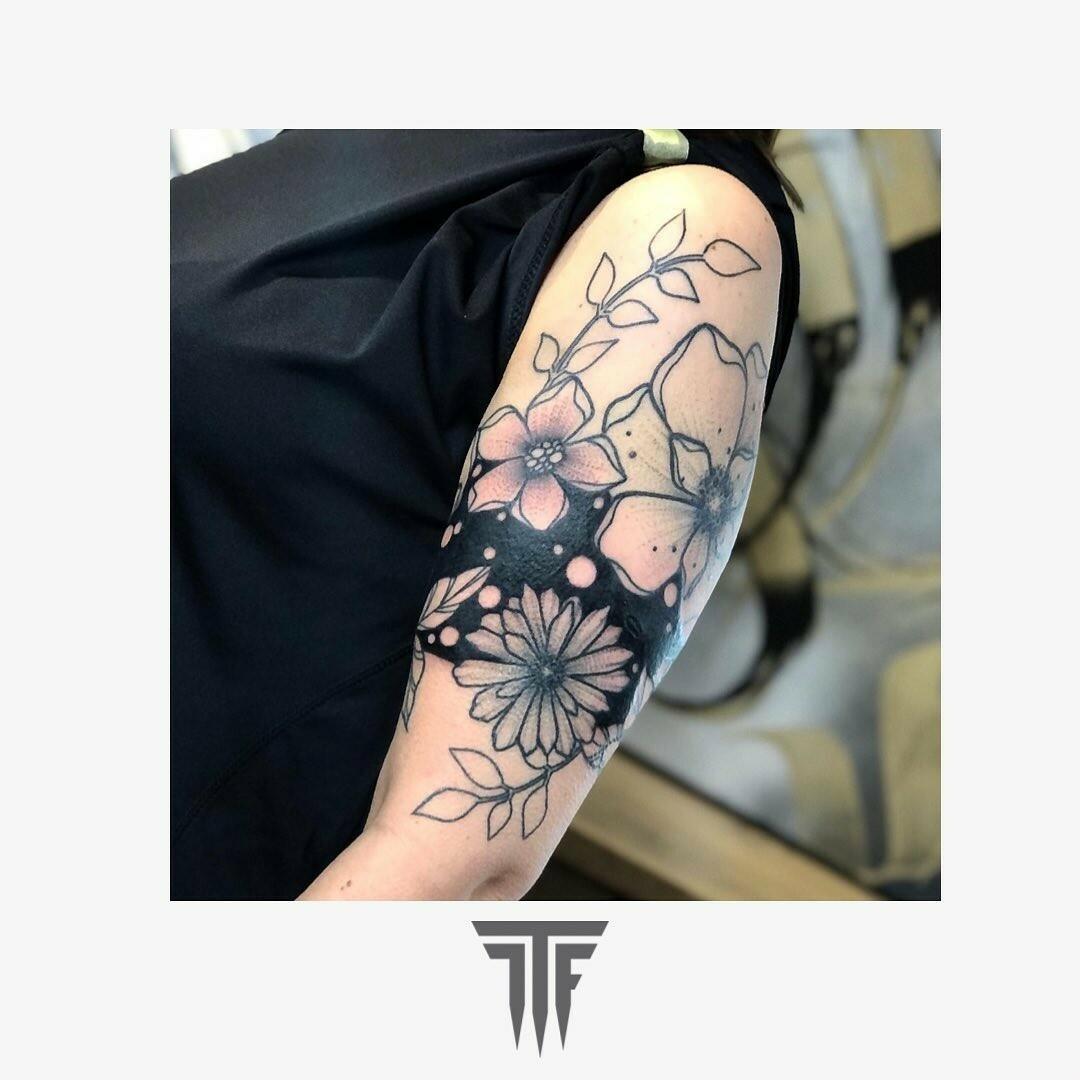 Inksearch tattoo La Familia Tattoo Shop