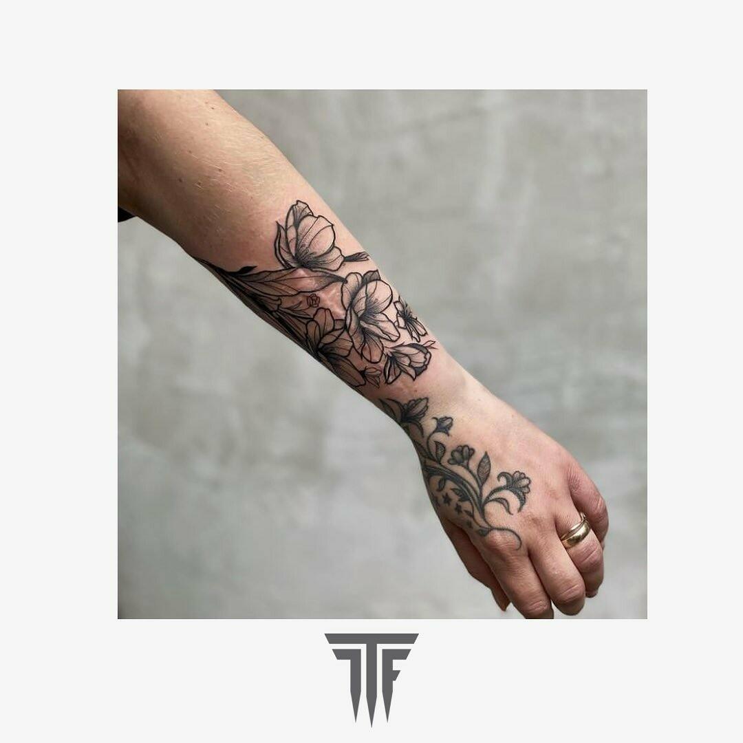 Inksearch tattoo La Familia Tattoo Shop