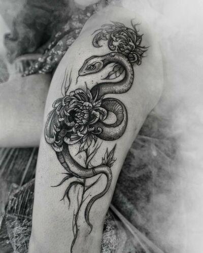 Emanuela Latoszek 🌙 The Sacred Touch ⚜️ inksearch tattoo